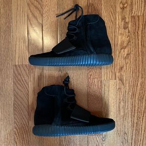 Yeezy 750 Triple Black